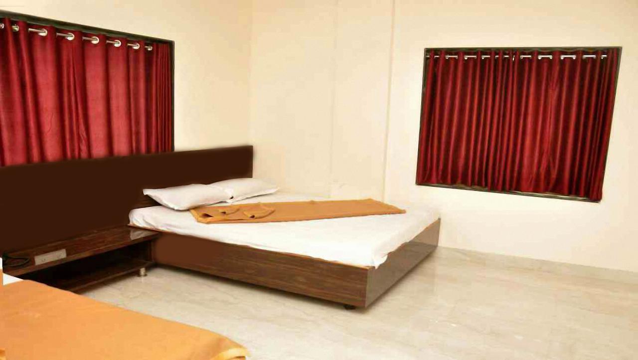 Sai Rajaram Palace Shirdi Exterior photo
